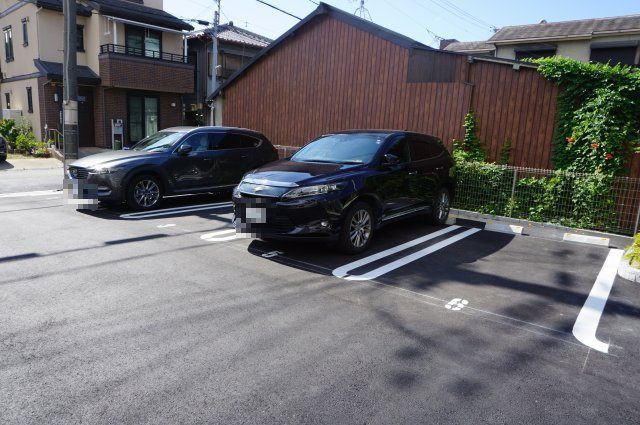 ウエスタンハイツ17の駐車場