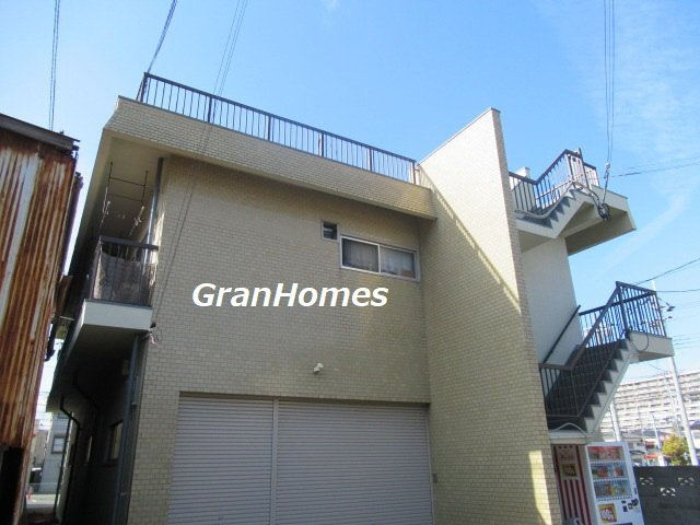 伊勢田マンションの外観