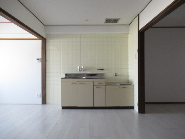 伊勢田マンションの居間・リビング