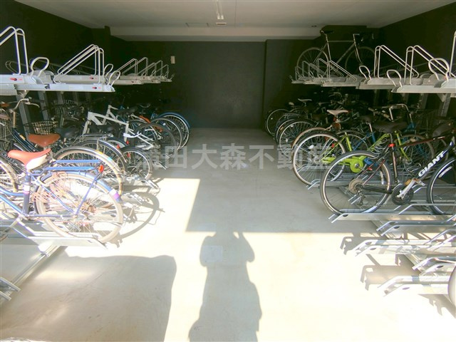 ルヴェール多摩川のその他共用部分|屋根付き駐輪場