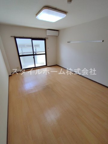 【居間・リビング】 | アストラヘリオス | 別部屋写真です。