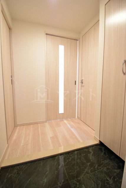 スプランディッド安土町の玄関