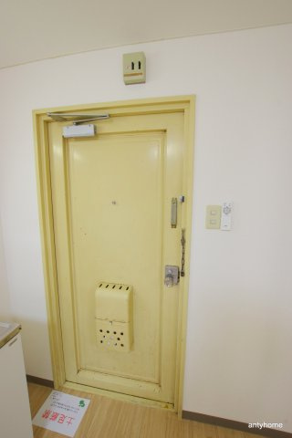 京橋ハイツ30　仲介手数料無料の玄関