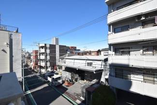 【展望】 | 眼前に広がる空の雄大さと、このお部屋の自慢の一つである「眺望」をご覧ください。毎日、この景色を独り占めできる新生活に夢が広がります。～即日のご見学可能～　お問合せはお気軽にどうぞ。
