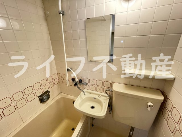 リブスペース上小阪の独立洗面台|朝の支度にも助かる、独立の洗髪洗面化粧台
