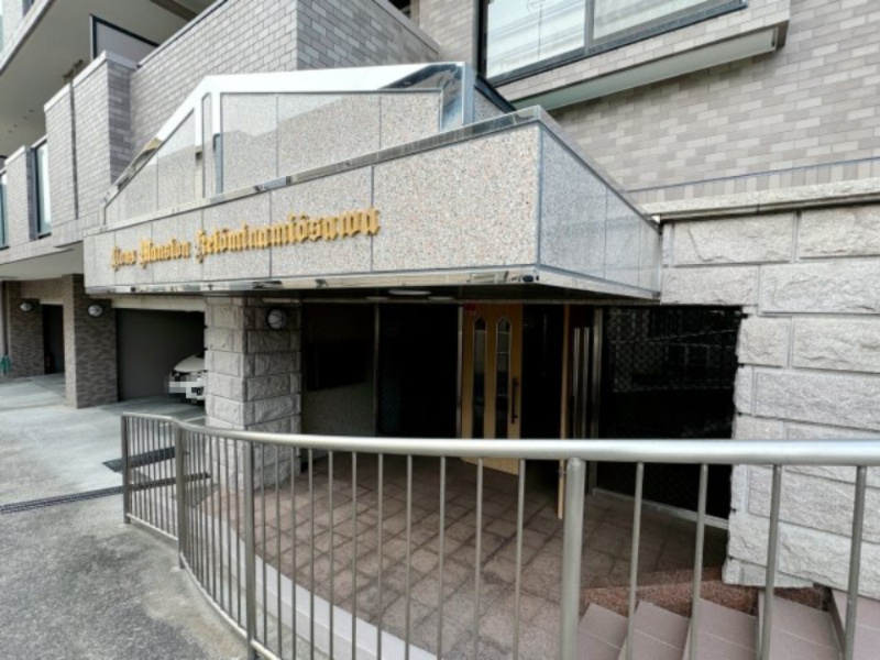 『八王子市マンション』ライオンズマンション京王南大沢【仲介手数料無料】　八王子市南大沢1-20-12のエントランス|～仲介手数料無料☆八王子ひなた不動産～ライオンズマンション京王南大沢