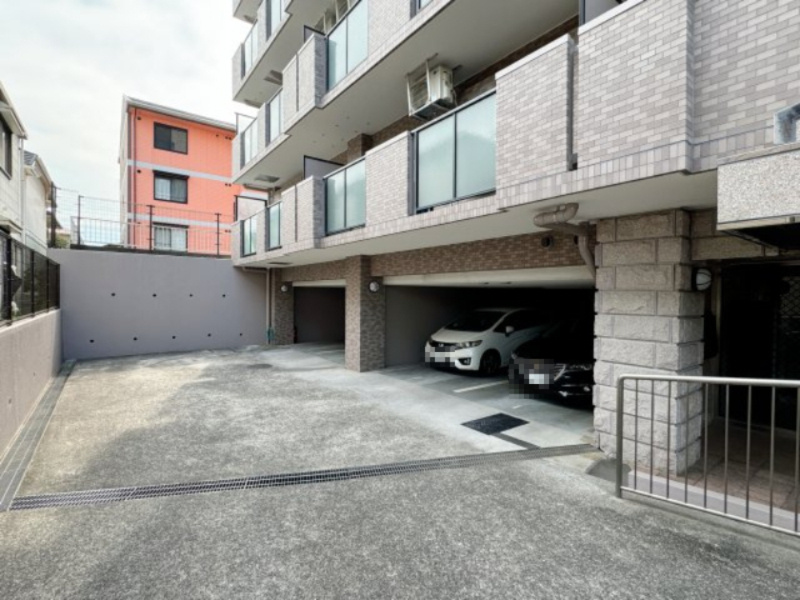 『八王子市マンション』ライオンズマンション京王南大沢【仲介手数料無料】　八王子市南大沢1-20-12の駐車場|～仲介手数料無料☆八王子ひなた不動産～ライオンズマンション京王南大沢
