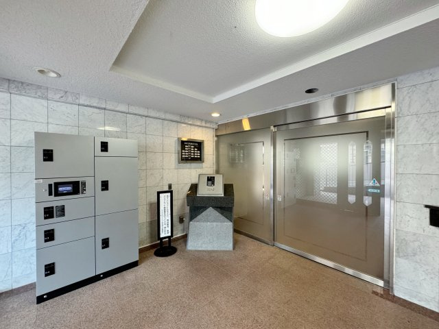 『八王子市マンション』ライオンズマンション京王南大沢【仲介手数料無料】　八王子市南大沢1-20-12のエントランス|～仲介手数料無料☆八王子ひなた不動産～ライオンズマンション京王南大沢