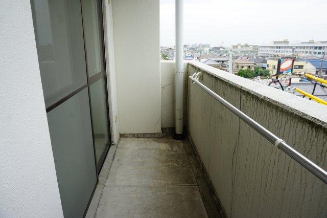 和泉市府中町５丁目の賃貸マンションのバルコニー|暖かな日差しのふりそそぐバルコニー