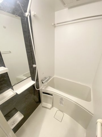 セレニテ九条リアンの浴室