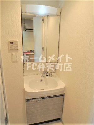 【洗面所】 | プレサンスOSAKA DOMECITY ワンダー | 明るい洗面所です