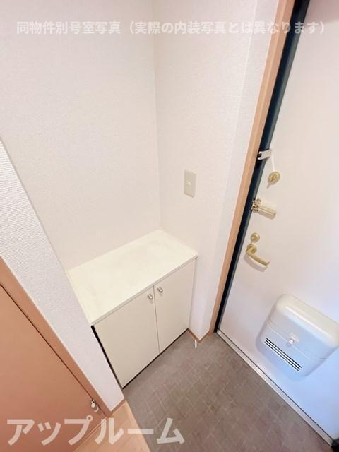プリミエール小木の玄関