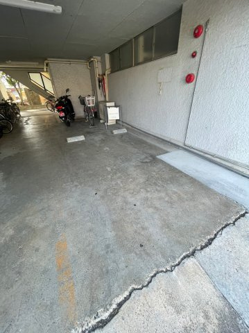 仲介手数料0円！！梅野ビルの駐車場