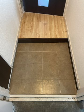 仲介手数料0円！！梅野ビルの玄関