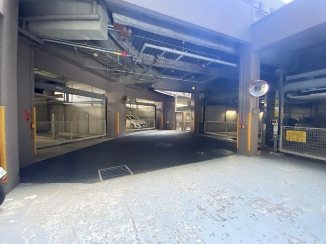 ディークラディア鶴見アクロスタワーの駐車場