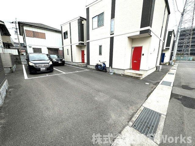リブライフ末広Ⅱの駐車場|駐車スペースもあります