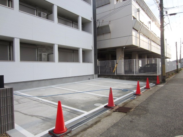 【駐車場】