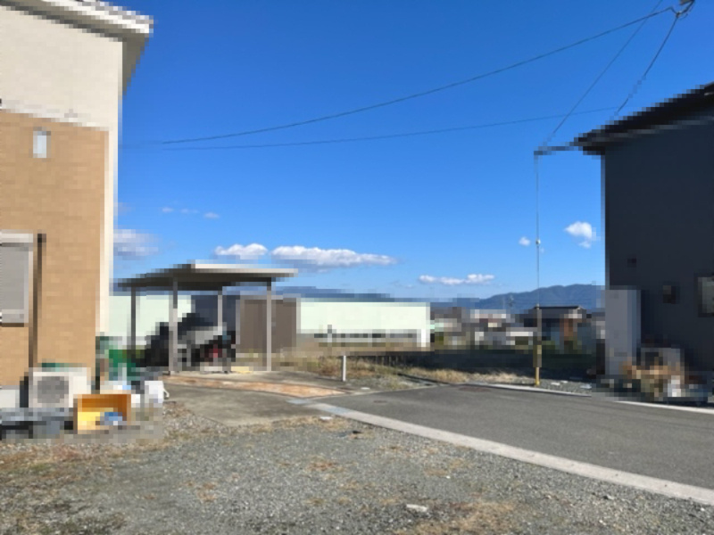 高島市今津町弘川53坪土地の前面道路含む現地写真