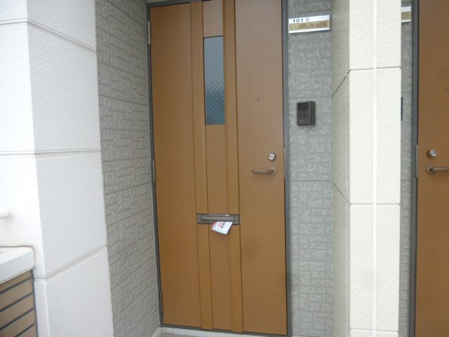 レジデンス白鳥Aの玄関