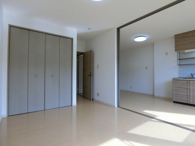 ロードキャッスル　A棟の洋室|イメージ102号室の写真