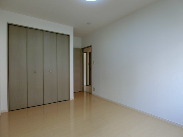 ロードキャッスル　A棟の洋室|イメージ102号室の写真