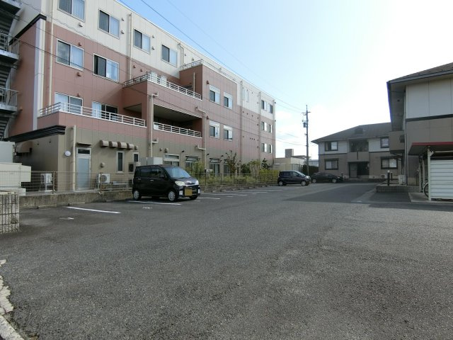 ロードキャッスル　A棟の駐車場
