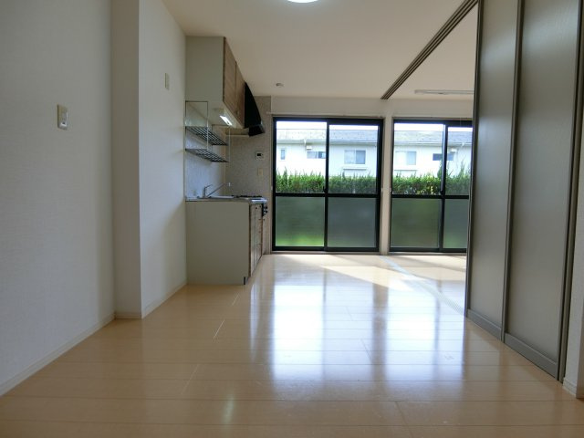 ロードキャッスル　A棟の居間・リビング|イメージ102号室の写真