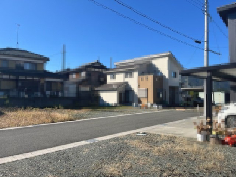 高島市今津町弘川58坪土地の前面道路含む現地写真