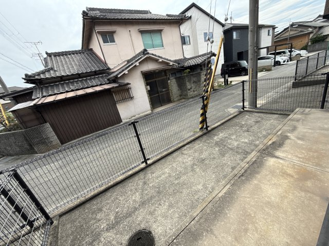 ビラ　ハイカムールの駐車場