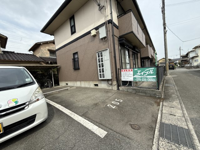 ビラ　ハイカムールの駐車場