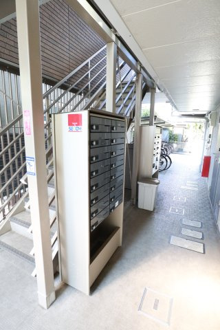 クレイノL　ESTATEのエントランス