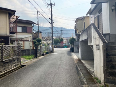 【前面道路含む現地写真】 | 亀岡　篠町見晴三丁目一戸建