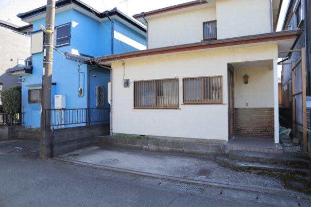 【外観】 | 土地購入を検討されている場合、境界杭がない状態で購入してしまうと境界確定測量をする必要があり、費用がかかります。購入の前に、売主、隣土地所有者立ち合いのもと境界を確定し境界杭を設置するのがベストです。