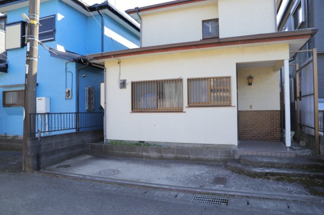 【外観】 | 家を建てる前提で土地を探している場合、地盤の丈夫さは譲れない条件の一つです。地盤が脆弱だと追加工事が必要となります。また、過去に地盤沈下や液状化現象を起こした土地は、できるだけ避けた方がいいでしょう。