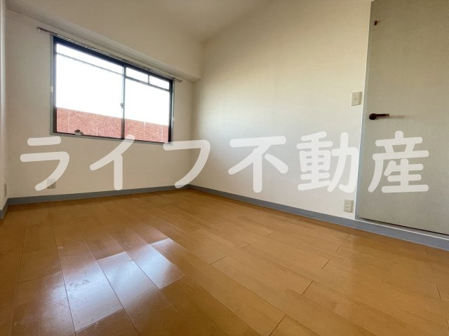 第2弥刀マンションの洋室|明るい洋室です