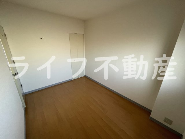 第2弥刀マンションの洋室|落ち着いた色調の洋室です