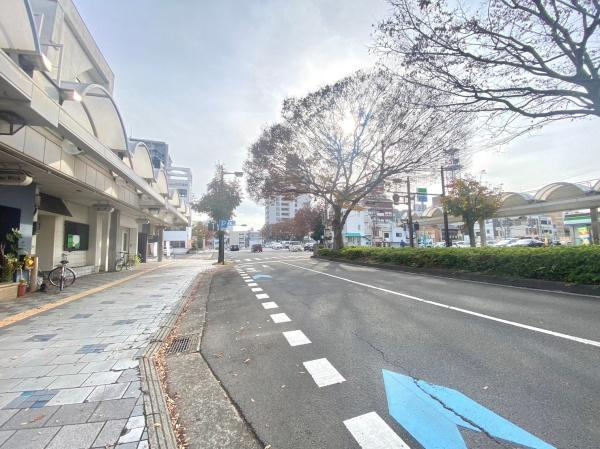 和歌山市雑賀町中古戸建の前面道路含む現地写真|紀勢本線「和歌山市駅」まで徒歩約16分！