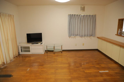 【ダイニング】 | ベルブリーズ森の里4号棟 | ダイニングは、食事や家族の団らんスペースとしてだけではなく、ほかの用途としても使用することができます。ダイニングテーブルを置き、食事のためのスペースを作ることでリビングとの差別化を図ることができます。