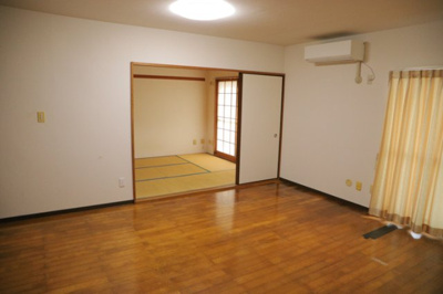 【居間・リビング】 | ベルブリーズ森の里4号棟 | 直線タイプはLとDKを一直線に並べた形で対面キッチンのタイプです。一般的なのでよく見かけるかもしれません。直線タイプに似た直接アイランドタイプは、キッチンとダイニングの間に壁がない分広く感じられます。