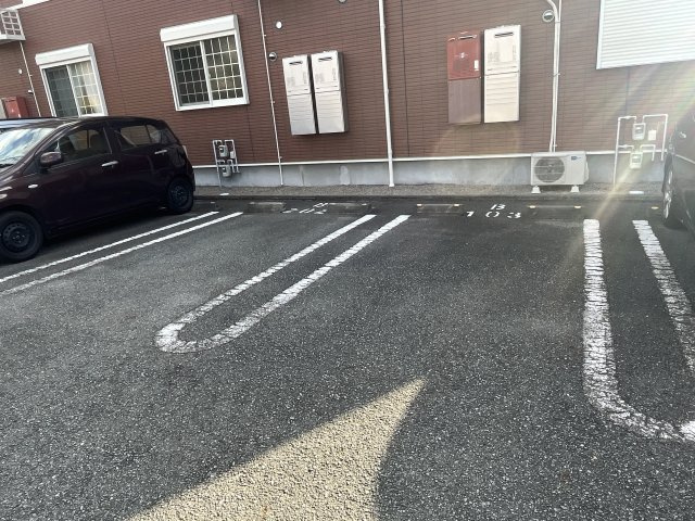 メゾンプラースⅡの駐車場