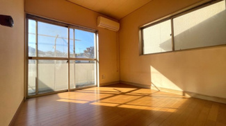 【洋室】 | 若葉区大宮町 戸建 大森台駅 | 2階のバルコニー付きの洋室4.5帖。