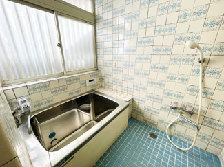 【浴室】 | 若葉区大宮町 戸建 大森台駅 | 窓があり換気もらくらく。