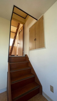 【その他】 | 若葉区大宮町 戸建 大森台駅 | 2階につながる階段。