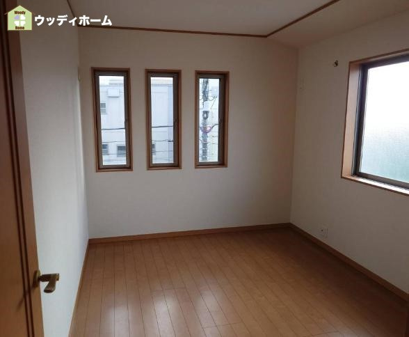 川口市上青木6丁目　中古一戸建ての洋室