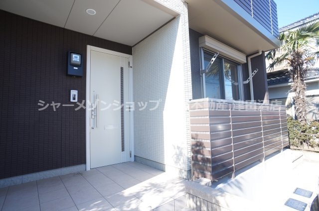 シェラ　ローズガーデンのエントランス