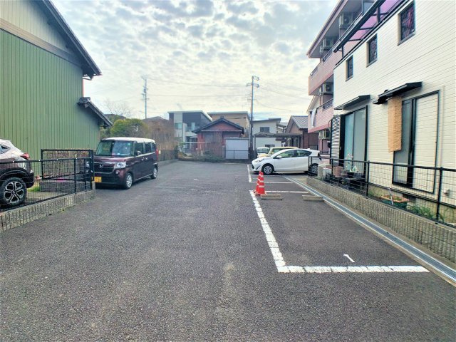 ラフレシスマンの駐車場