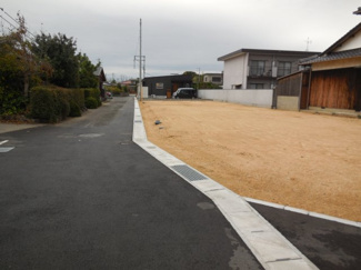 【前面道路含む現地写真】