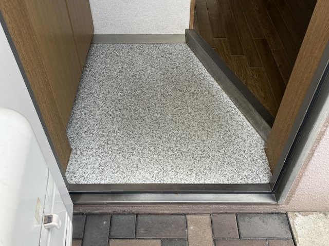 ナカヤコーポS棟の玄関