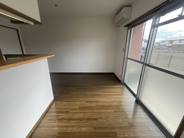 ナカヤコーポS棟の居間・リビング