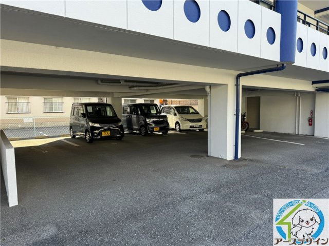 エザンスⅠの駐車場|車をお持ちの方に嬉しい駐車場付きの物件です